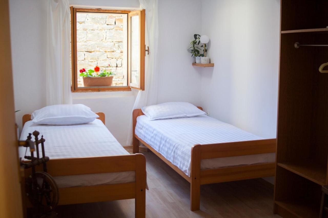 Amarilis Rooms Groznjan Exterior photo