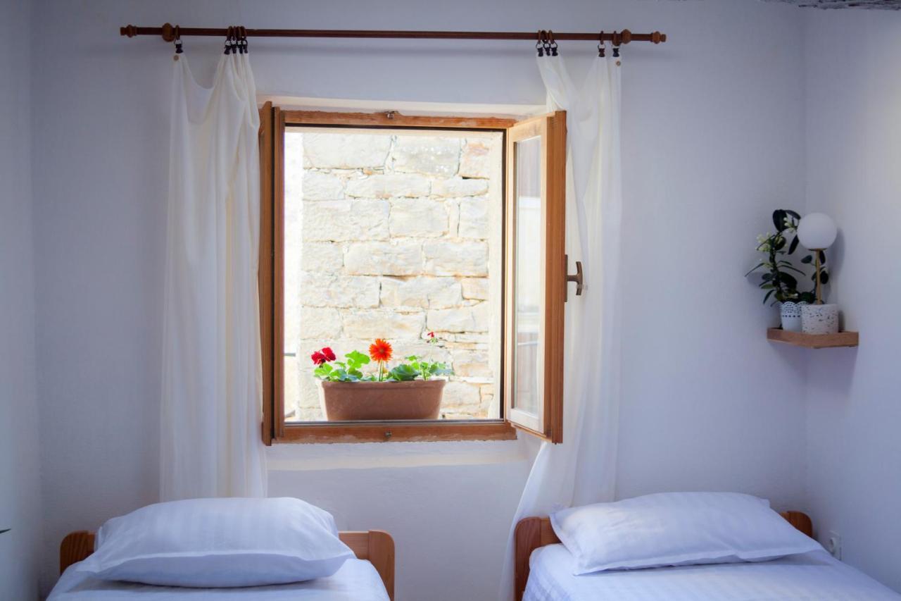 Amarilis Rooms Groznjan Exterior photo