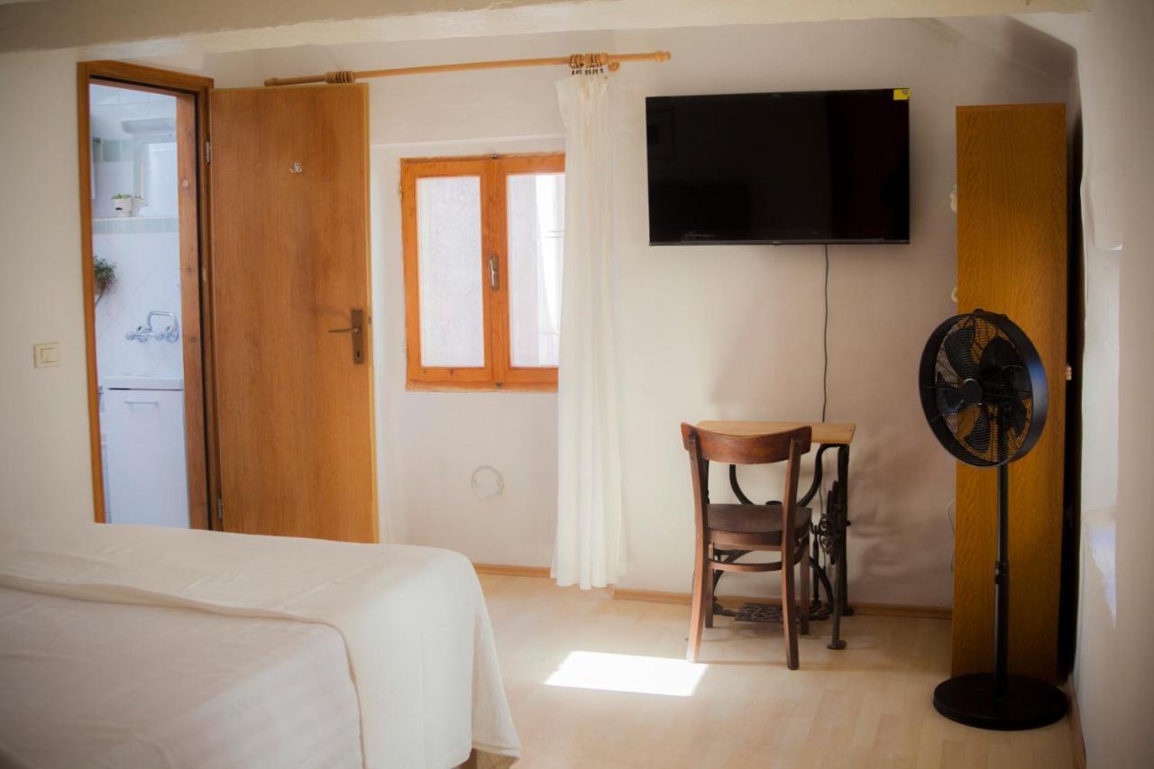 Amarilis Rooms Groznjan Exterior photo